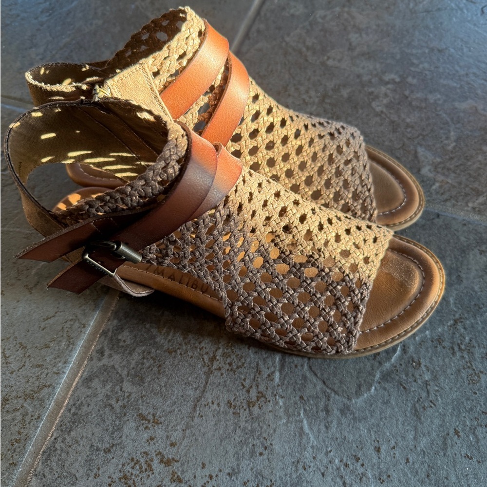 Stylish Coppery Gold Woven Sandals with leather straps - Picture 2 of 5